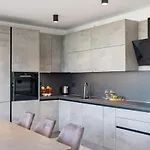 Villa 360 *