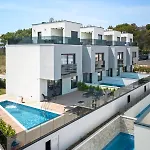 Villa 360 *