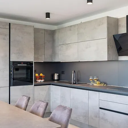 Villa 360 *